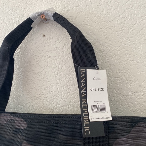 Banana Republic Black Camo Tote Bag NWT - Picture 2 of 6